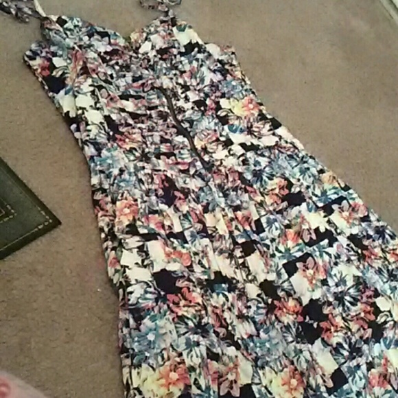 Dress - Picture 3 of 3